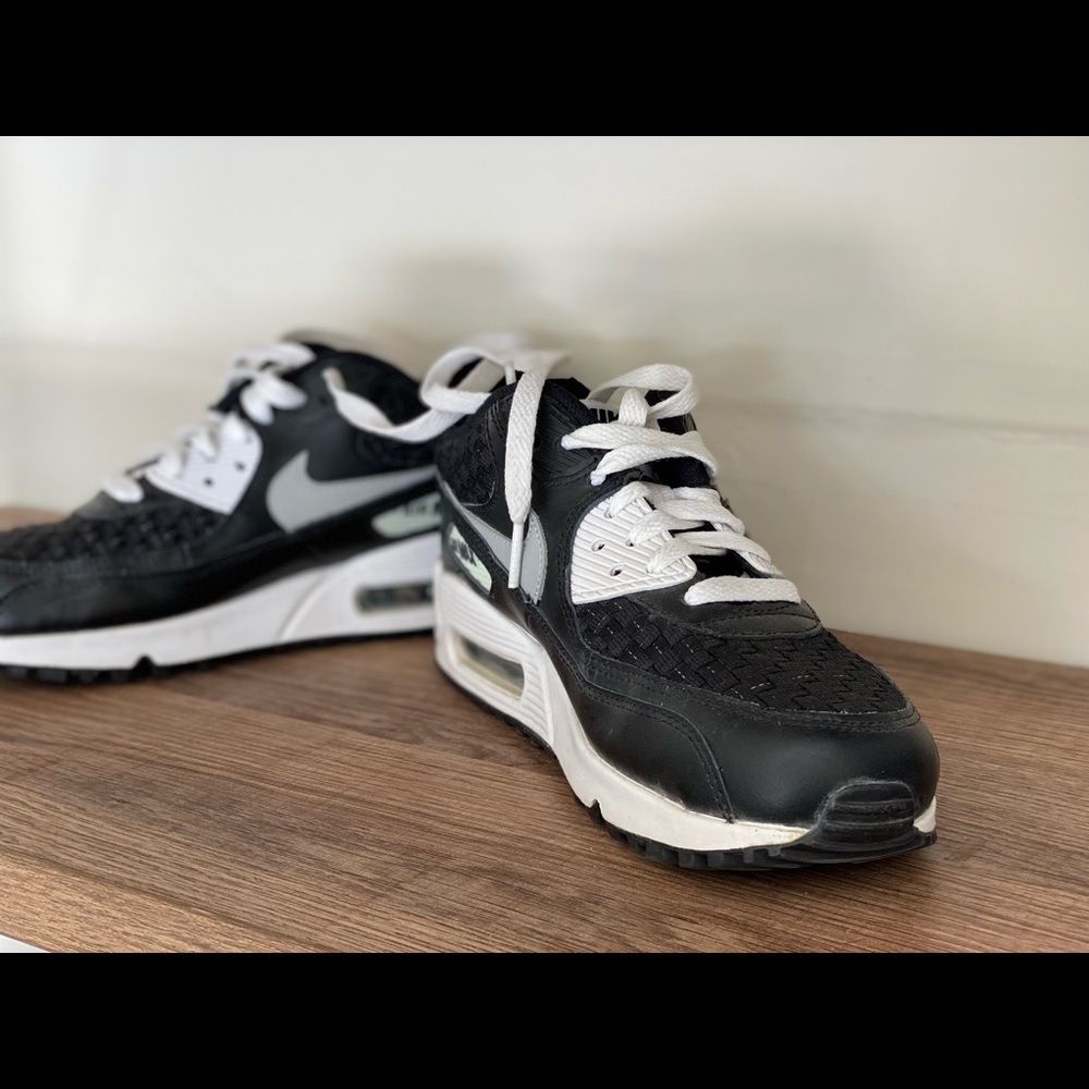 Nike air max black and white size 5